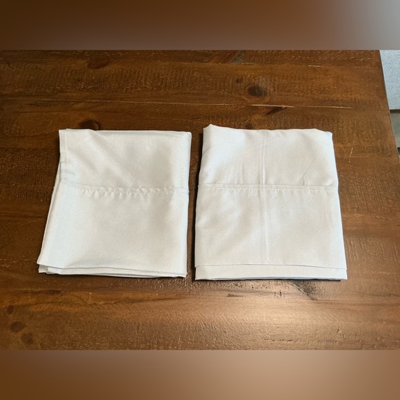 Set of 2 NWOT Microfiber Pillow Cases Queen Size – Ice Blue - Picture 5 of 5